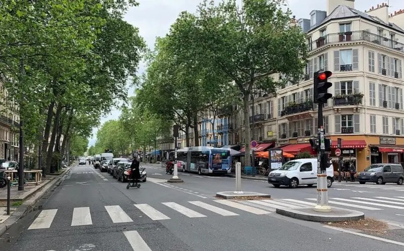 Retail in Paris for lease - Building Photo - Image 1 of 2