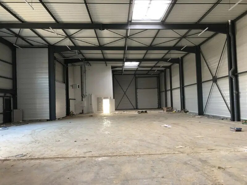 Flex in Grigny for lease Building Photo- Image 1 of 5