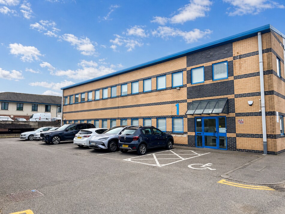 Southend Rd, Woodford Green for lease Primary Photo- Image 1 of 42
