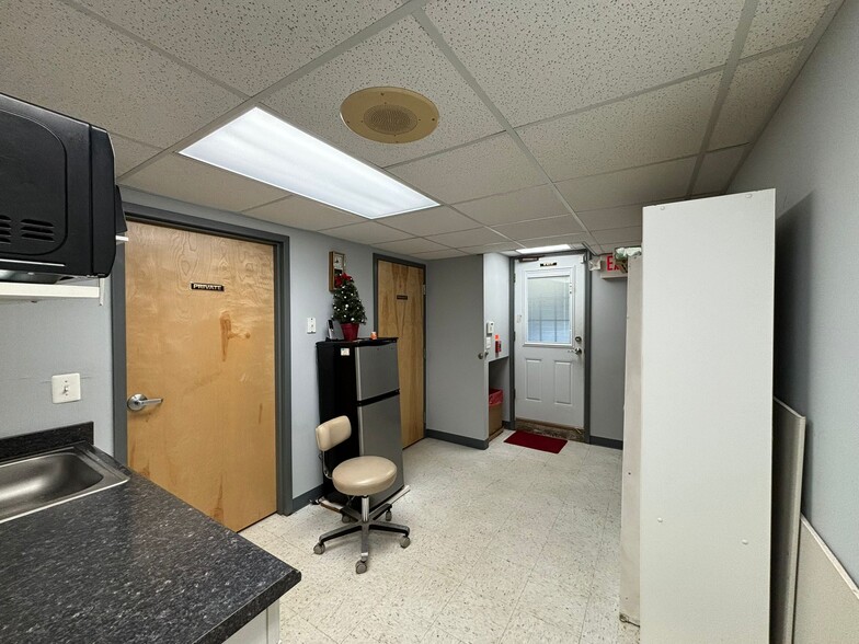 1949 Devereaux Ave, Philadelphia, PA for lease - Building Photo - Image 3 of 21