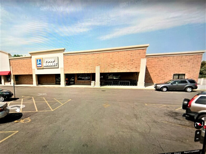 428 S Eastwood Dr, Woodstock, IL for lease - Building Photo - Image 2 of 35