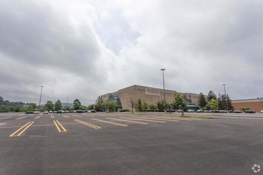 7 Backus Ave, Danbury, CT for sale - Primary Photo - Image 1 of 1