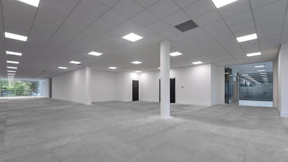 Parkway, Fareham for lease - Interior Photo - Image 1 of 22