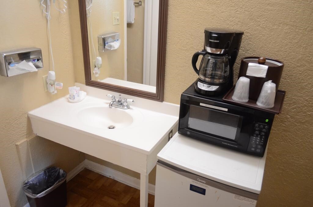 10015 S Main St, Houston, TX for sale Interior Photo- Image 1 of 1