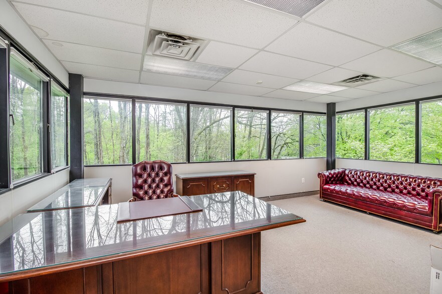 69 Readington Rd, Branchburg, NJ 08876 Lite Industrial Retail/Office