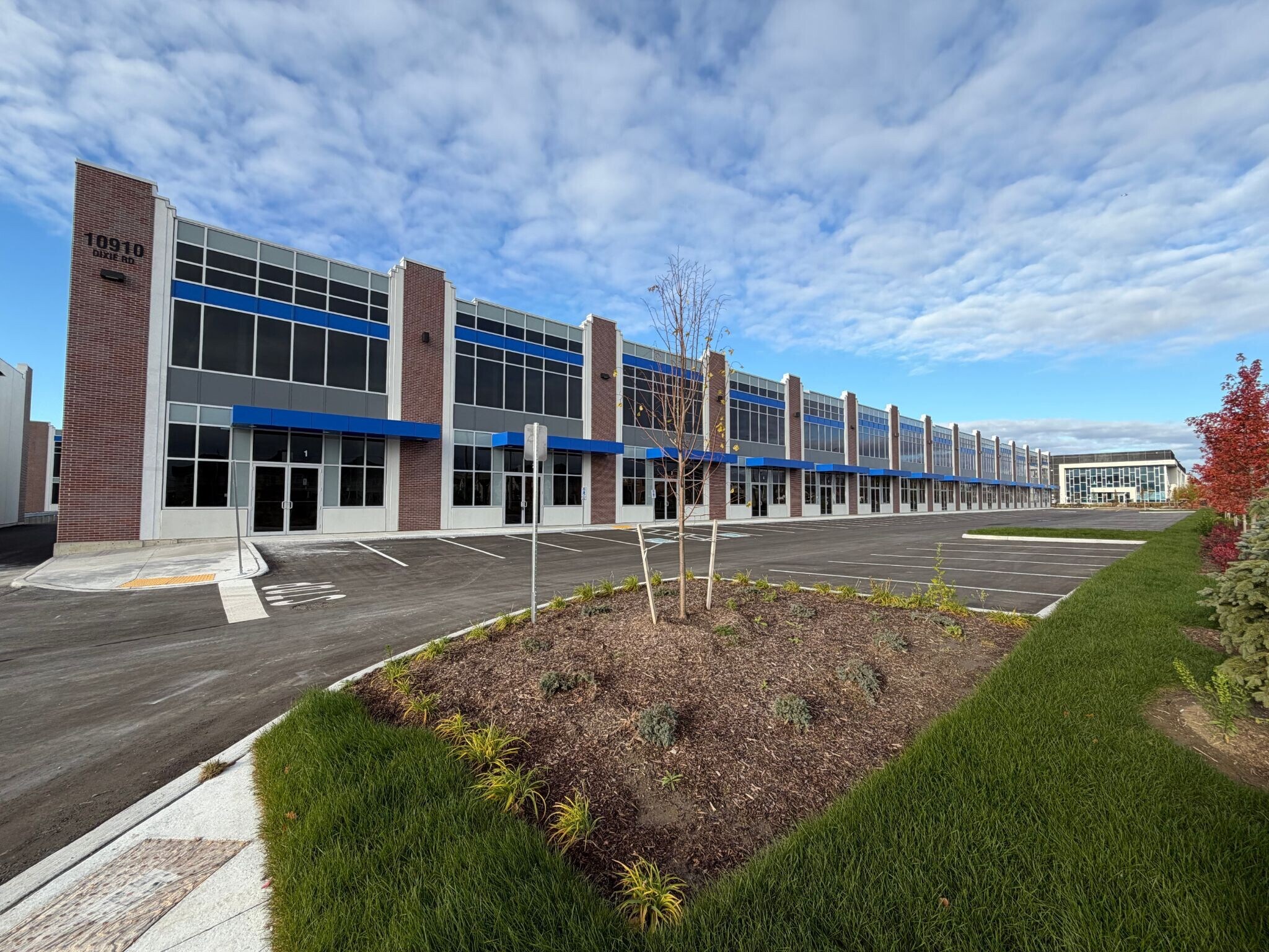 10910 Dixie Rd, Brampton, ON for lease Building Photo- Image 1 of 8