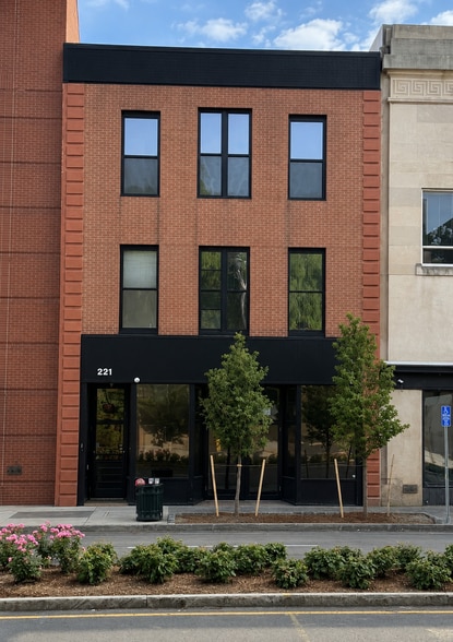 221 Main St, Danbury, CT for lease - Building Photo - Image 1 of 9