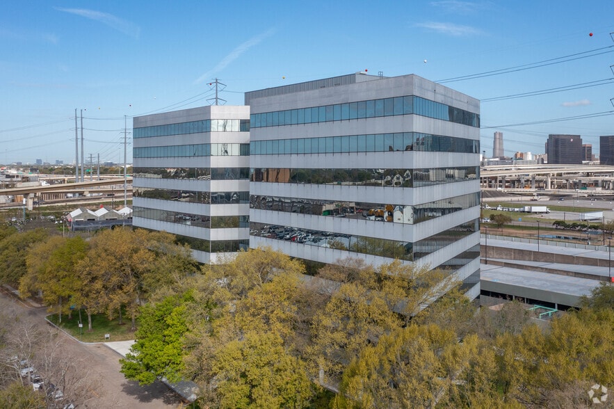 4888 Loop Central Dr, Houston, TX for lease - Primary Photo - Image 1 of 9