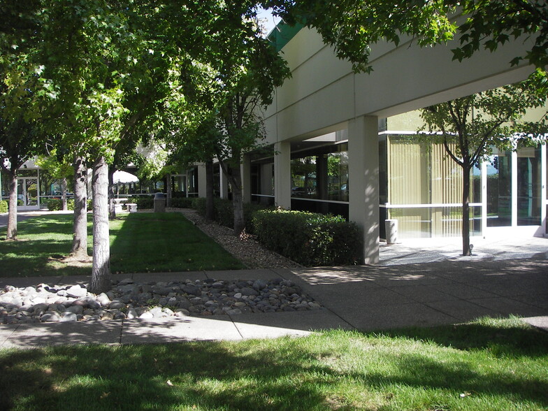 3333 Vaca Valley Pky, Vacaville, CA for lease - Building Photo - Image 2 of 6