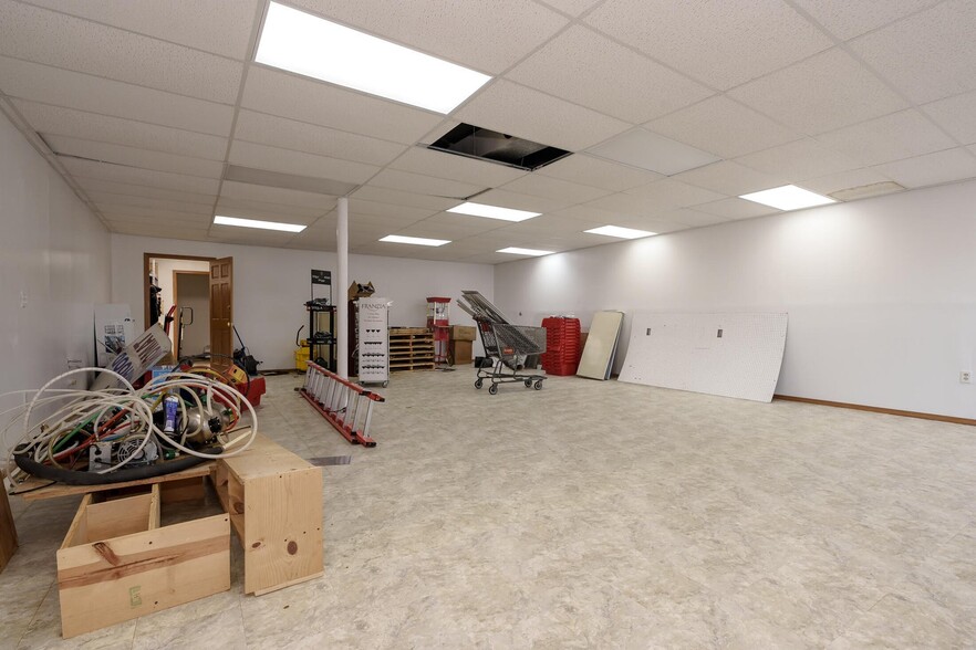 439 Capital Ave NE, Battle Creek, MI for lease - Interior Photo - Image 3 of 4