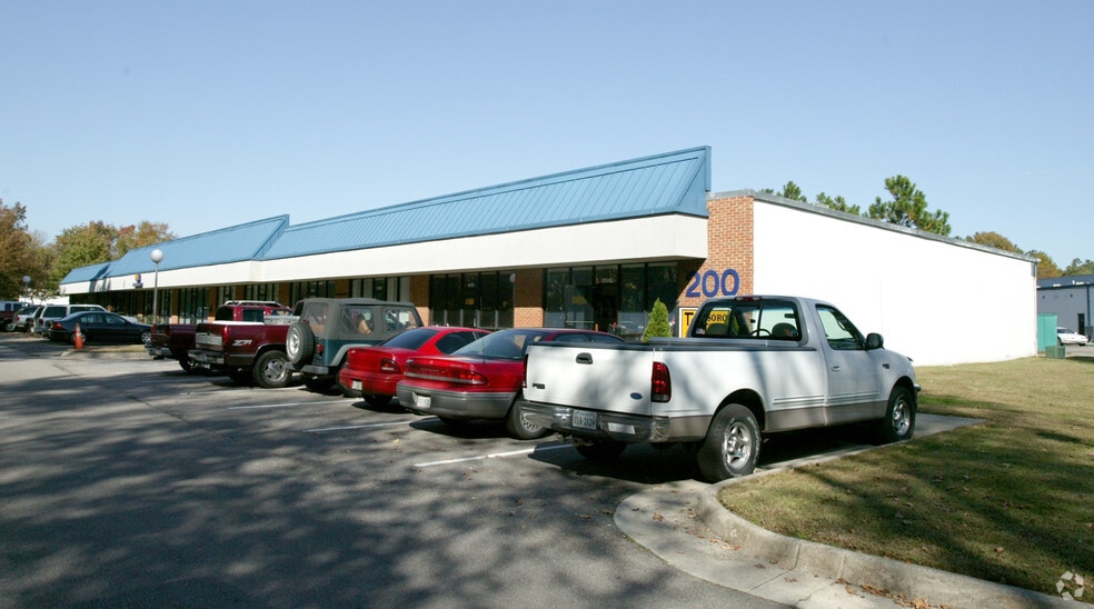 200-400 Commerce Cir, Yorktown, VA for lease - Building Photo - Image 3 of 5