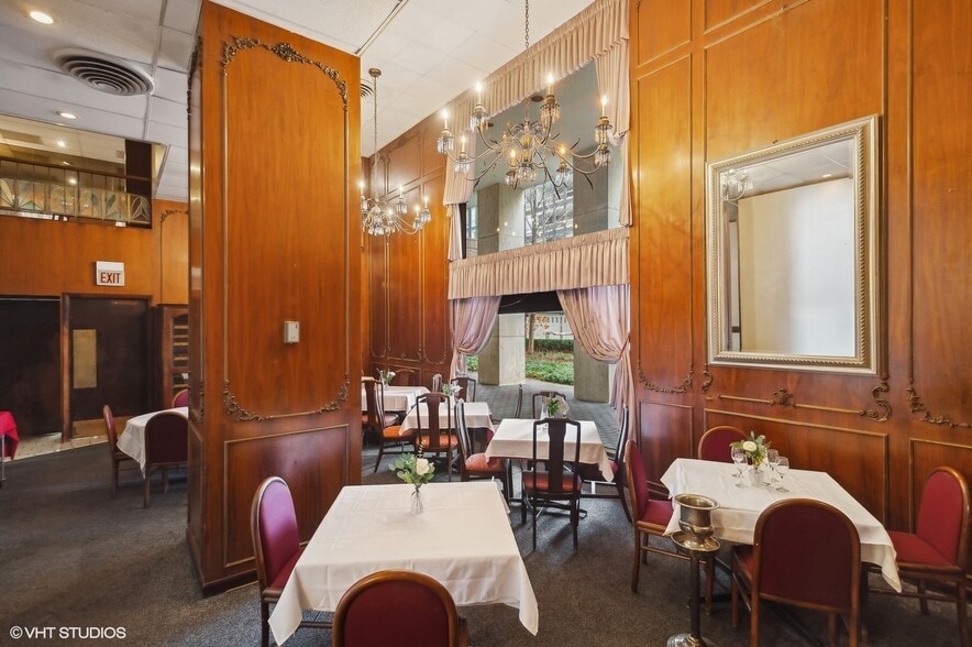 260 E Chestnut St, Chicago, IL for sale - Interior Photo - Image 3 of 12