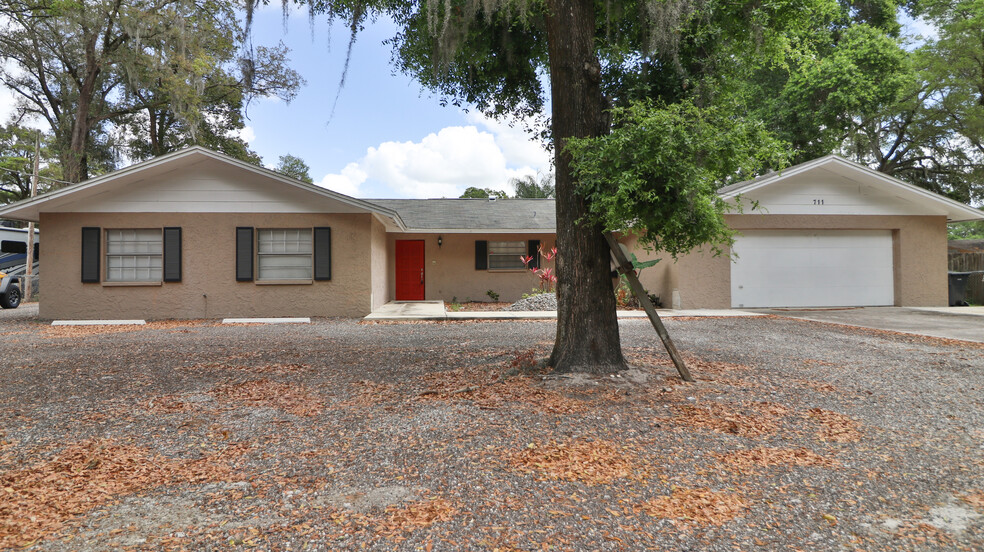 711 Lithia Pinecrest Rd, Brandon, FL for sale - Building Photo - Image 1 of 1