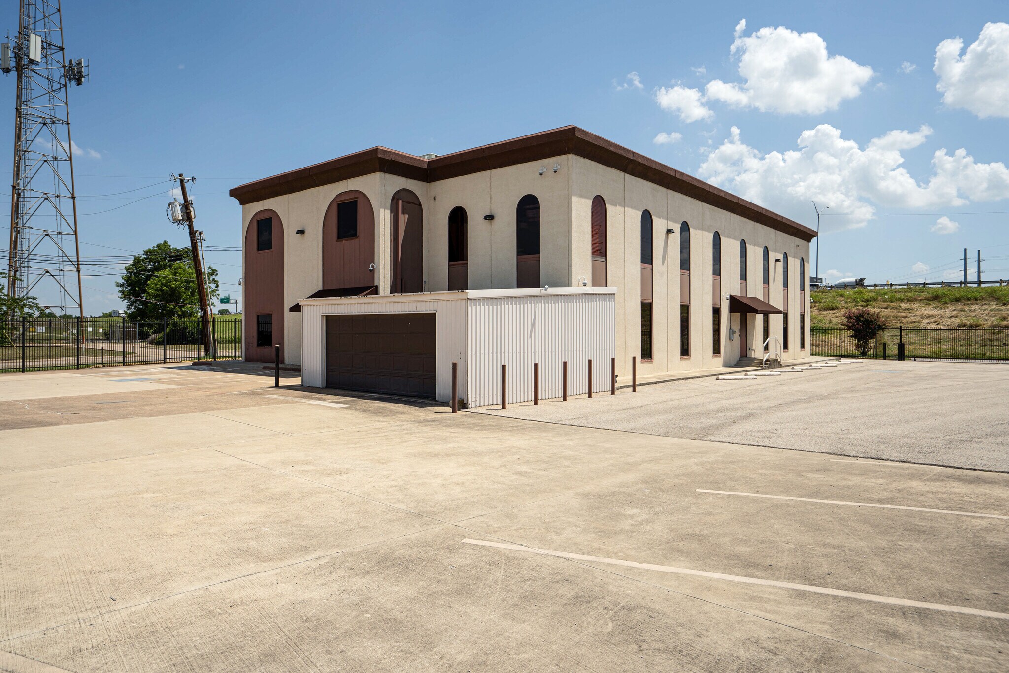 8855 N Stemmons Fwy, Dallas, TX for sale Primary Photo- Image 1 of 1