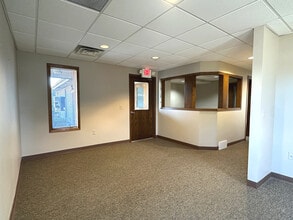 1010 Maritime Dr, Manitowoc, WI for lease Interior Photo- Image 2 of 4