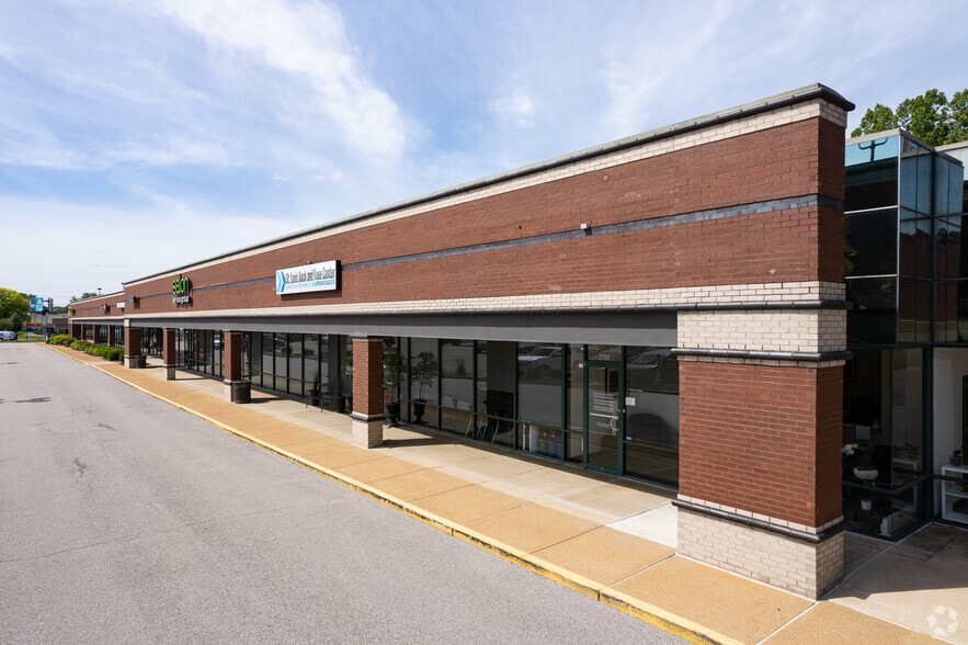 2115-2161 Barrett Station Rd, Des Peres, MO for lease - Building Photo - Image 2 of 7