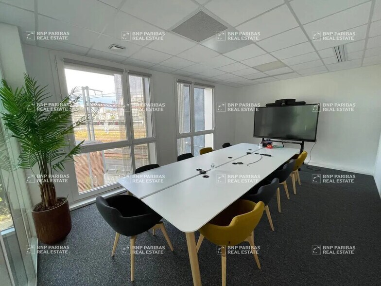 Office in Tours for lease - Interior Photo - Image 2 of 14