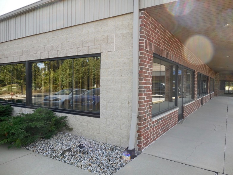 3118-3132 Newport Rd, Newport, MI for lease - Building Photo - Image 3 of 7