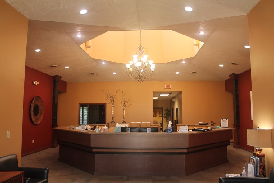 1401 Financial Park, Carbondale, IL for sale - Interior Photo - Image 2 of 32