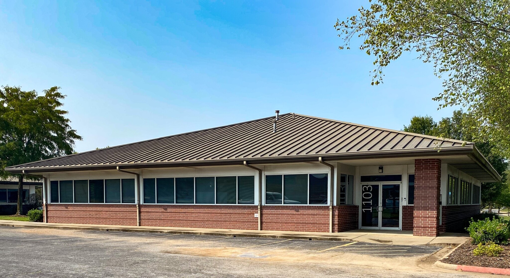 1005 Beau Terre Dr, Bentonville, AR for lease Building Photo- Image 1 of 8