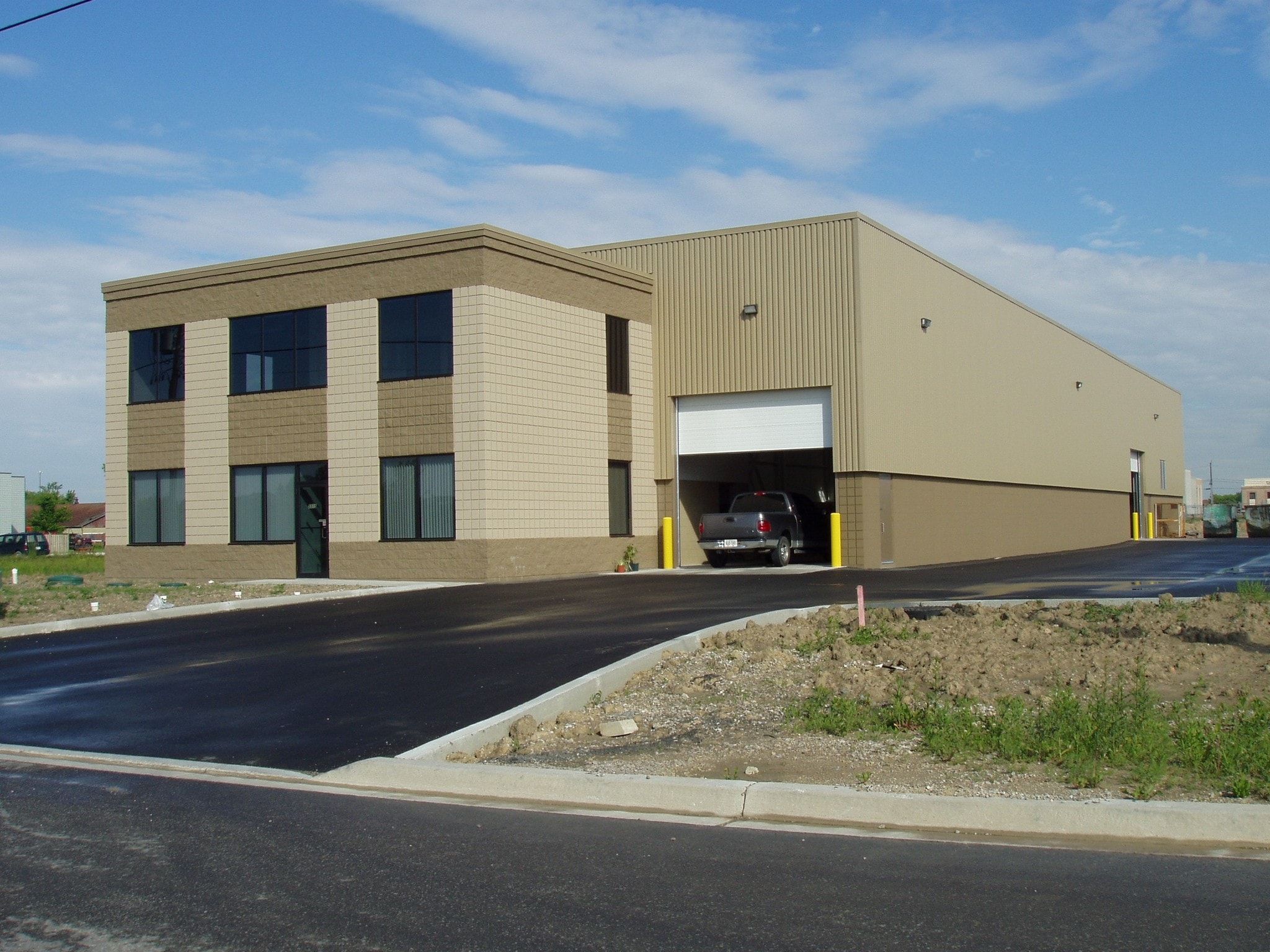 5485 Roscon Industrial Dr, Tecumseh, ON for sale Primary Photo- Image 1 of 1