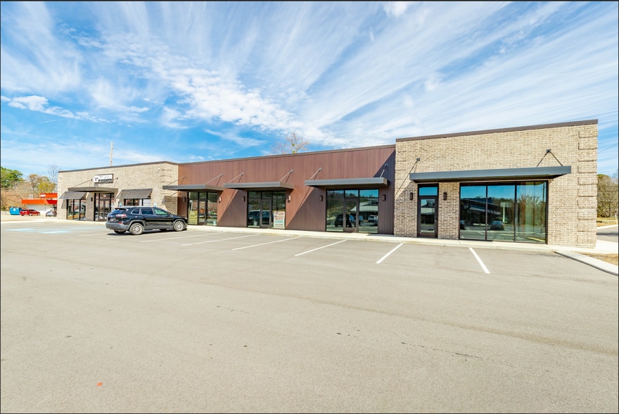 6736 Lee Hwy, Chattanooga, TN for lease - Primary Photo - Image 1 of 13