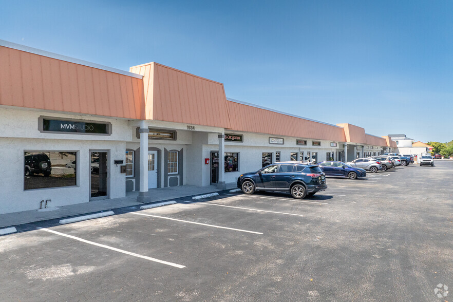 1634 SE 47th St, Cape Coral, FL for lease - Primary Photo - Image 1 of 2