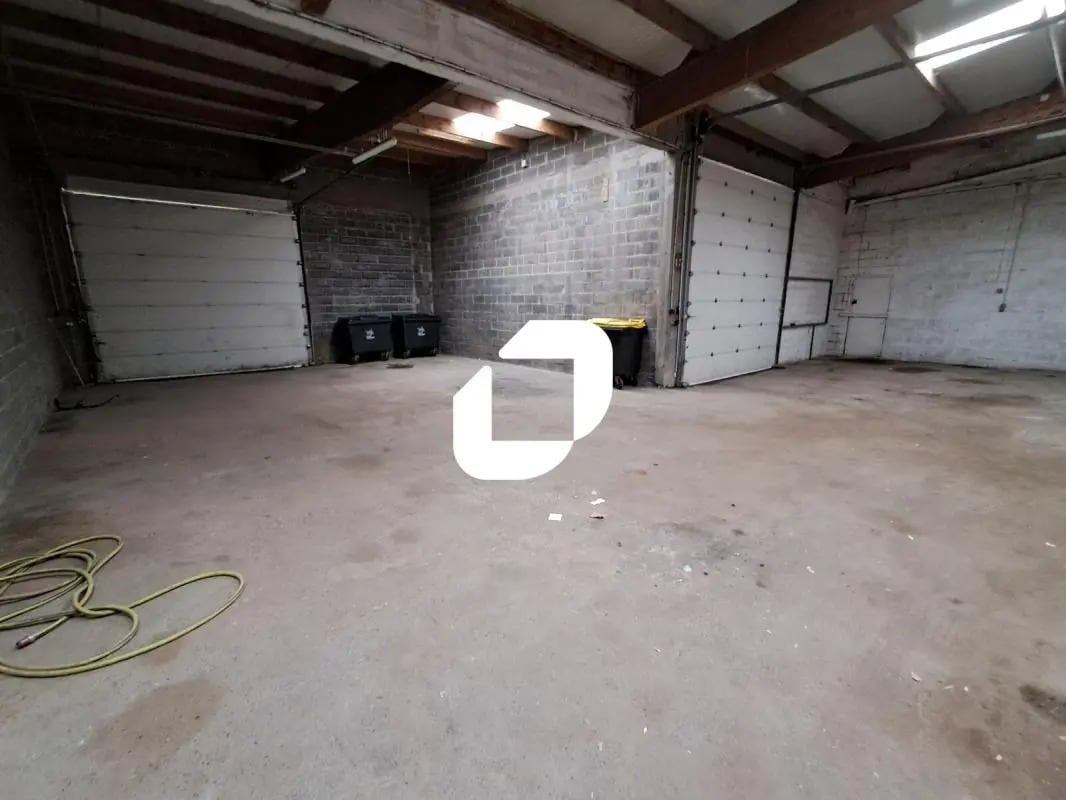 Office in Gondecourt for lease Interior Photo- Image 1 of 16