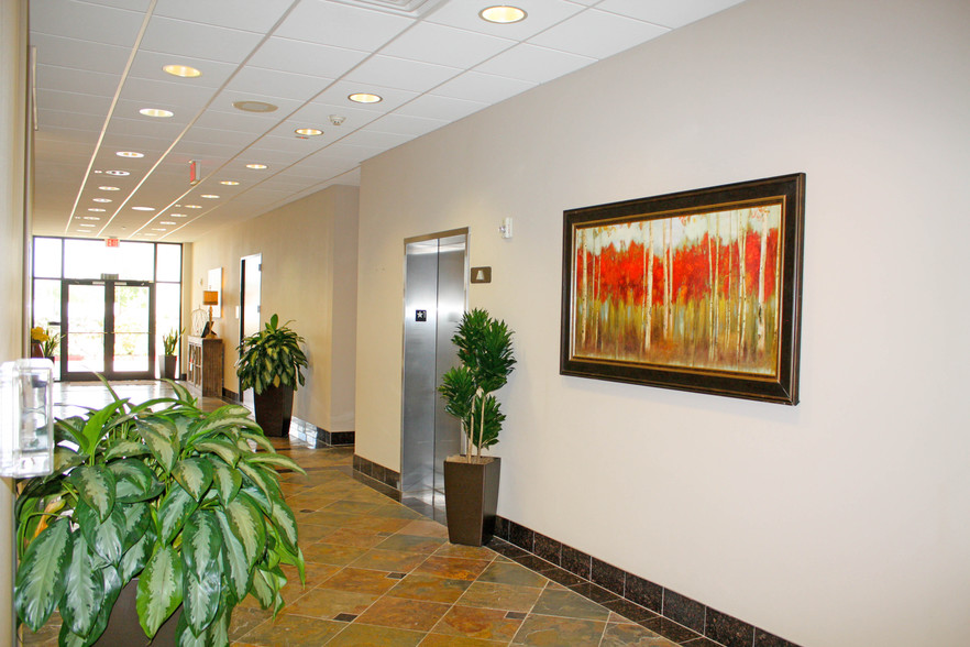 21021 Springbrook Plaza Dr, Spring, TX for lease - Lobby - Image 3 of 10