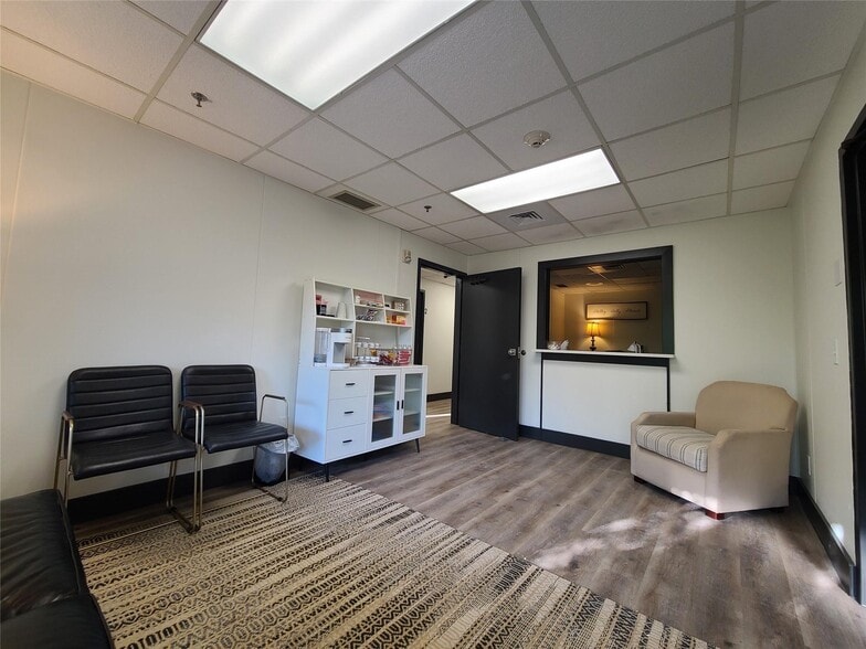 102 Memorial Dr, Denison, TX for lease - Building Photo - Image 3 of 7