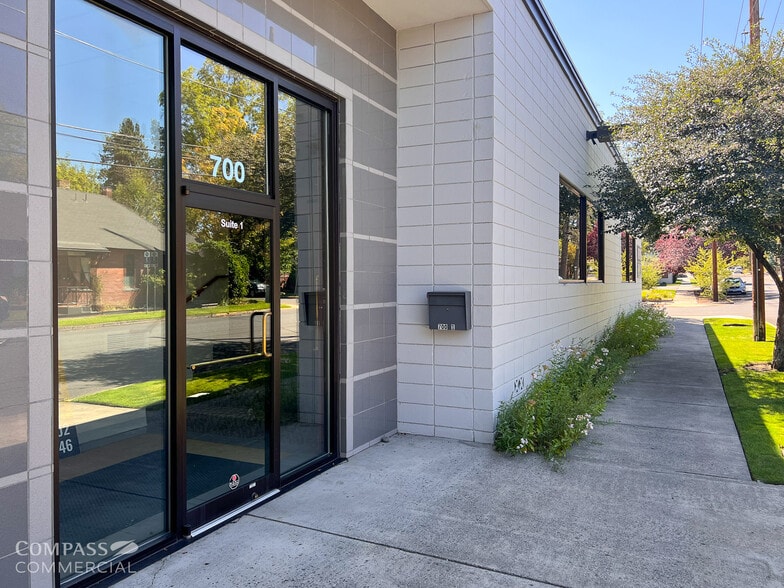 700 NW Hill St, Bend, OR for lease - Building Photo - Image 2 of 4
