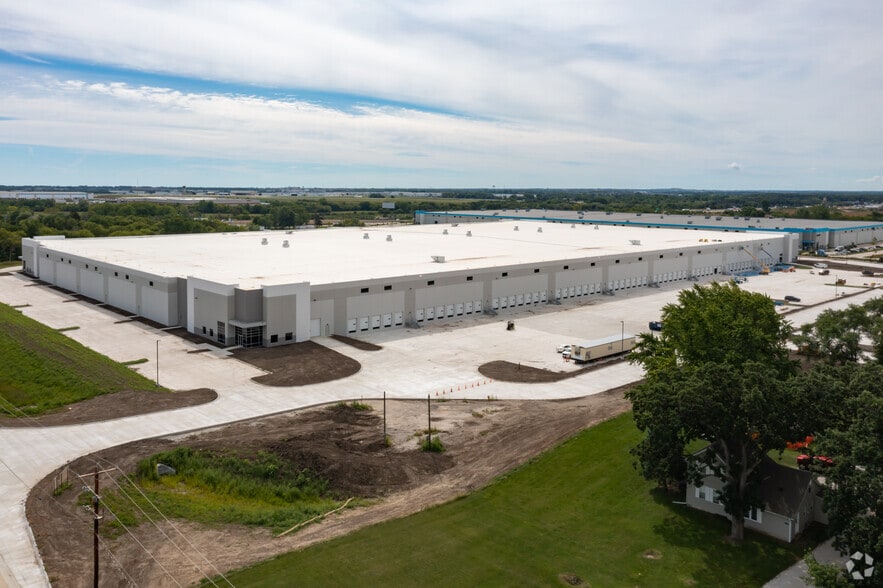 12345 38th St, Kenosha, WI for lease - Building Photo - Image 3 of 5