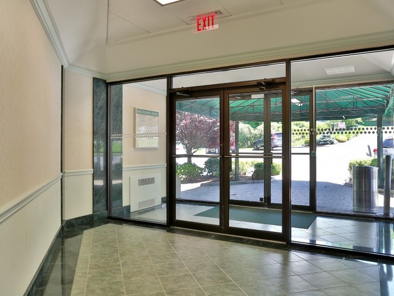 401 Columbus Ave, Valhalla, NY for sale - Interior Photo - Image 3 of 9