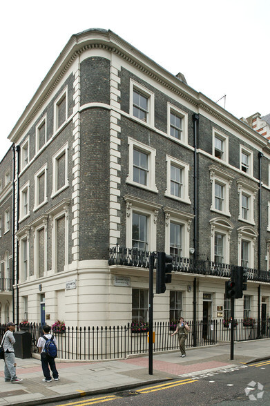 46-47 Bloomsbury Sq, London for lease - Building Photo - Image 3 of 3