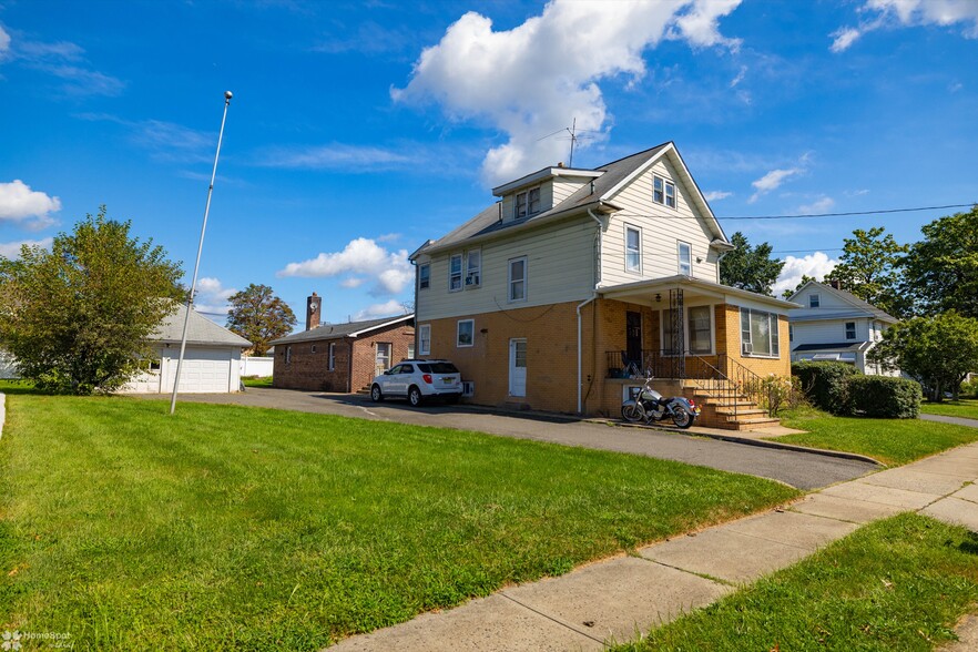 208 Bell Ave, Raritan, NJ for sale - Building Photo - Image 1 of 1