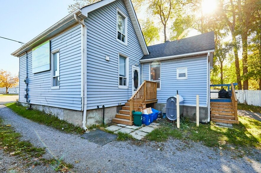 562 Simcoe St S, Oshawa, ON for sale - Building Photo - Image 2 of 21