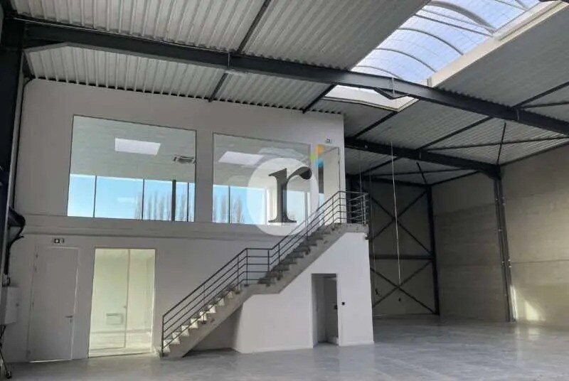 Flex in Seclin for lease Interior Photo- Image 1 of 7