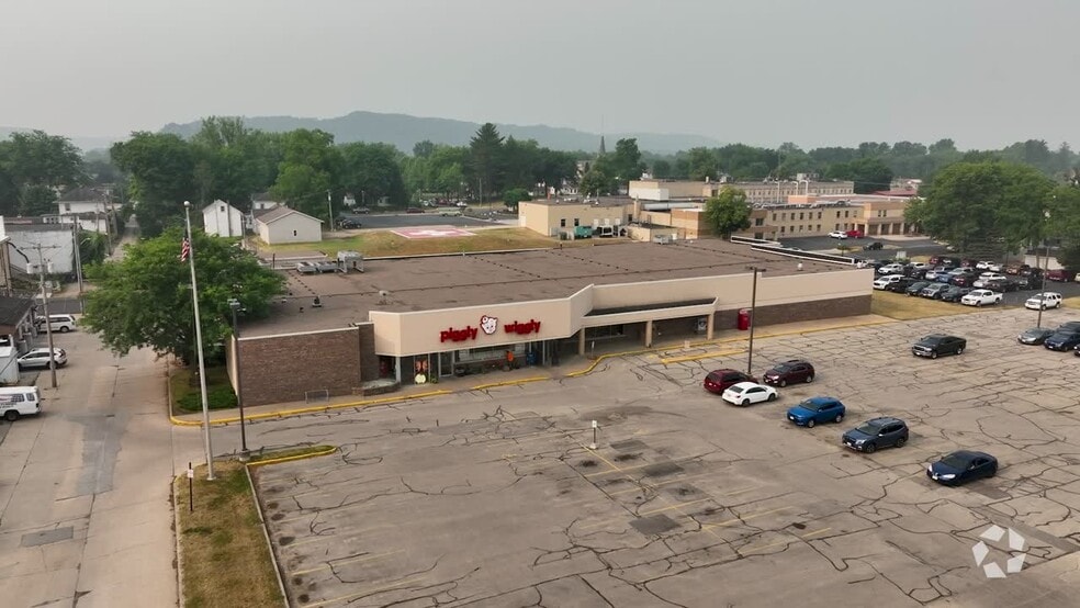 106 W Oak St, Boscobel, WI for sale - ProVideo LoopNet - Image 2 of 30