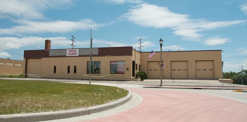 303 Water St, West Bend, WI for sale - Primary Photo - Image 1 of 1