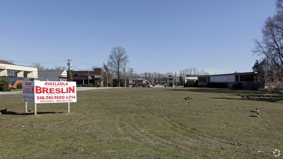 2 Channel Dr, Port Washington, NY for sale - Primary Photo - Image 1 of 1