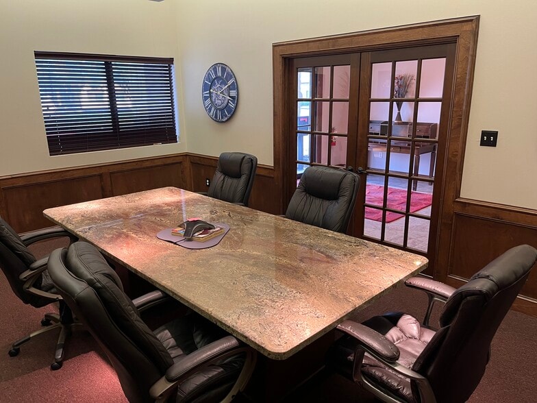 2429 Earl Rudder Fwy, College Station, TX for lease - Building Photo - Image 3 of 7