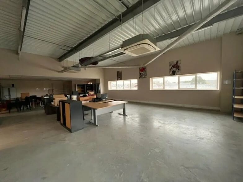 Office in Vannes for lease - Interior Photo - Image 2 of 3