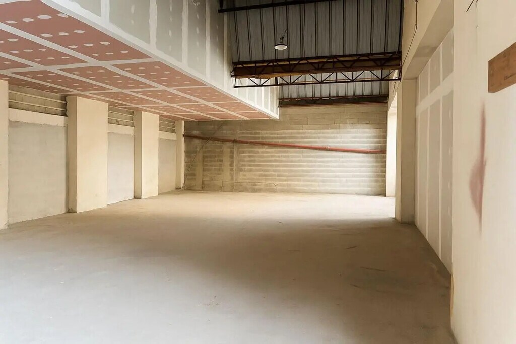 Location Entrepôt 250 m² - Photo 1