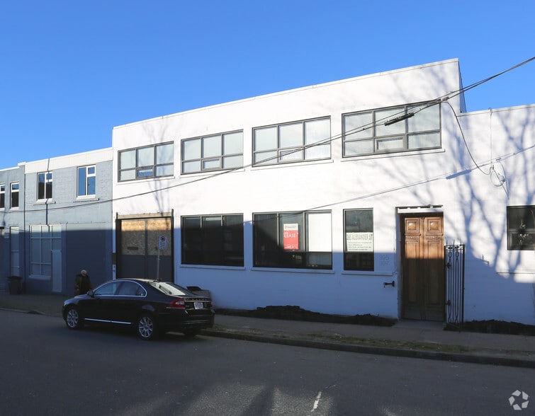 395-399 Alexander St, Vancouver, BC for lease - Building Photo - Image 1 of 3