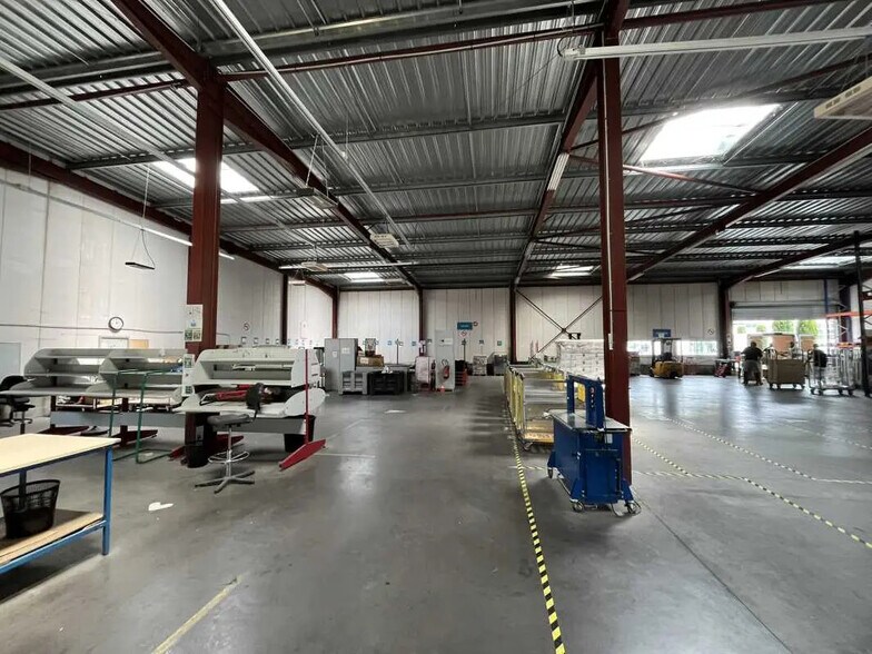 Flex in for lease - Interior Photo - Image 2 of 6