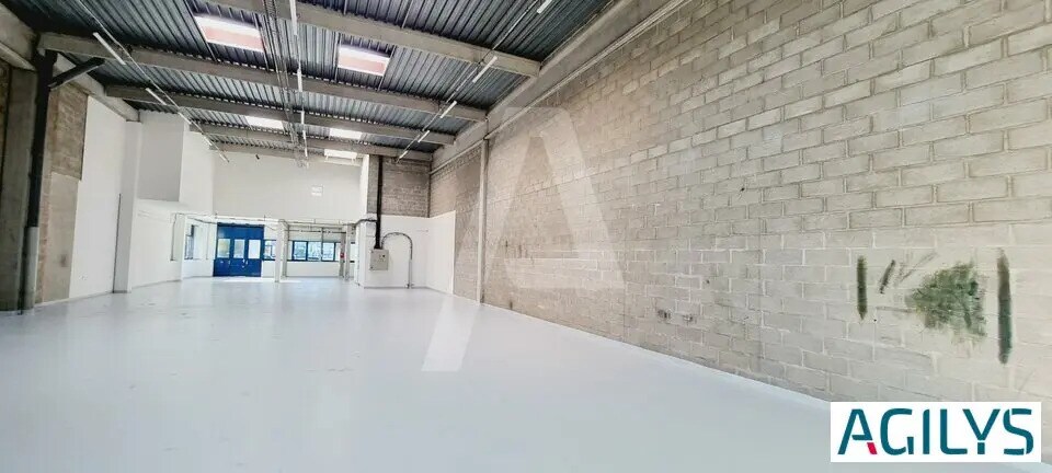 Flex in Fresnes for lease - Interior Photo - Image 3 of 6