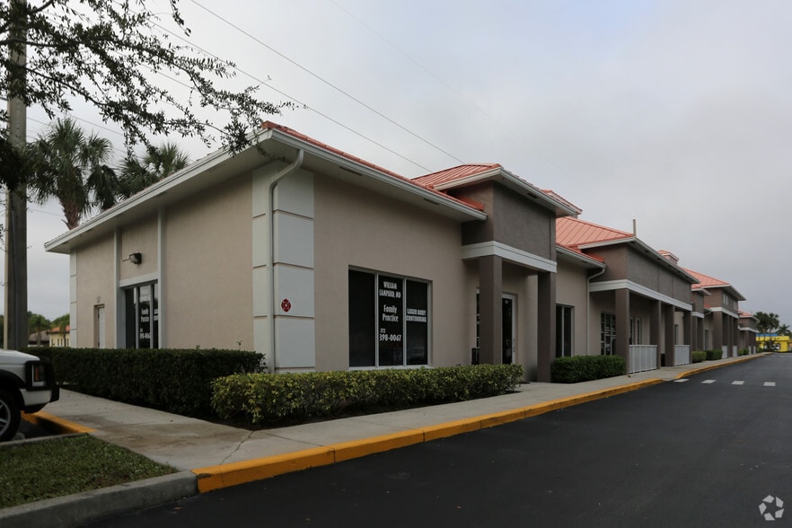 1605-1657 SE Port St Lucie Blvd, Port Saint Lucie, FL for lease - Building Photo - Image 3 of 18