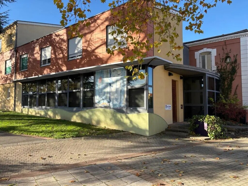 Location Commerce 130 m² - Photo 1