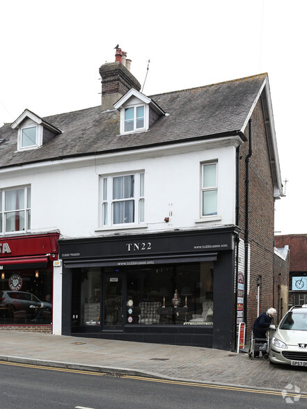 128 High St, Uckfield for lease - Primary Photo - Image 1 of 3