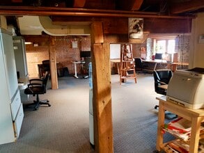 217 Rue De La Commune O, Montréal, QC for lease Interior Photo- Image 2 of 5